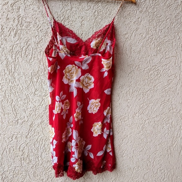 Vintage Victoria’s Secret night gown - Picture 3 of 4